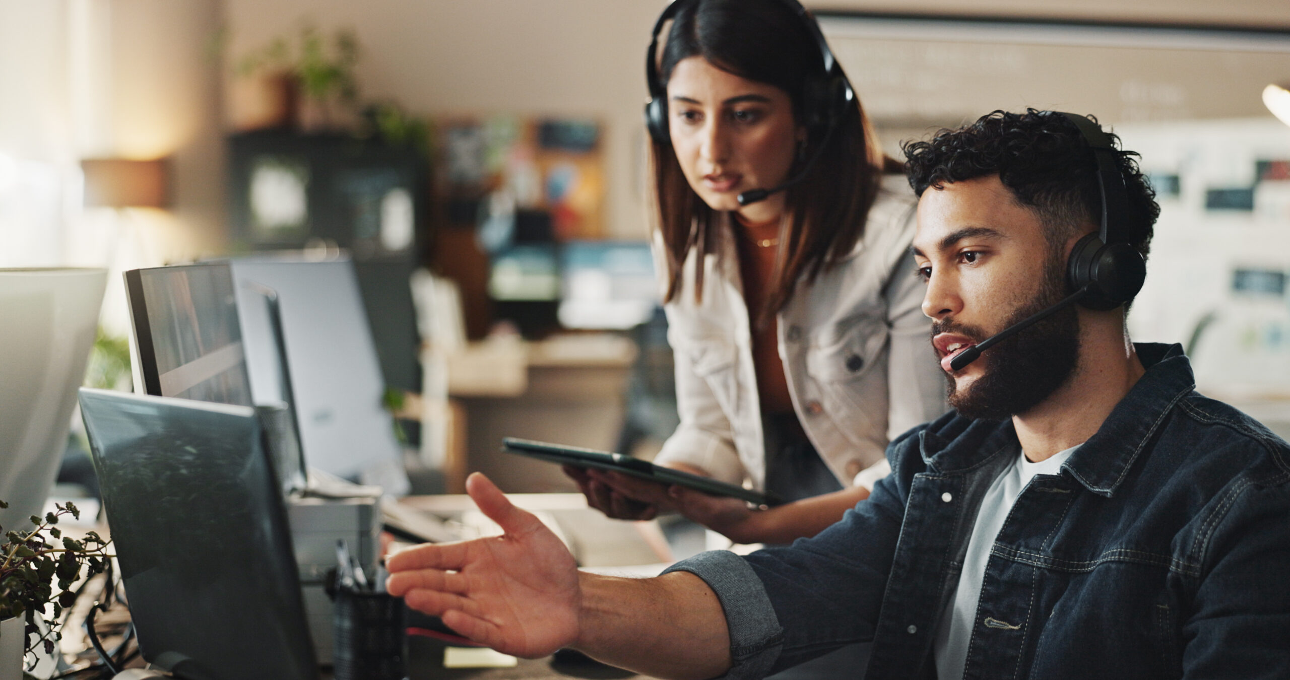 advice woman and man in tech support with headset 2024 11 19 22 06 25 utc
