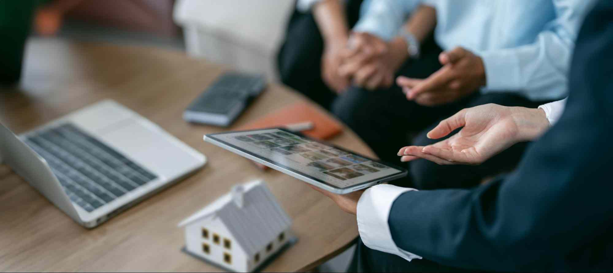 How to Choose the Right Real Estate CRM in 2025